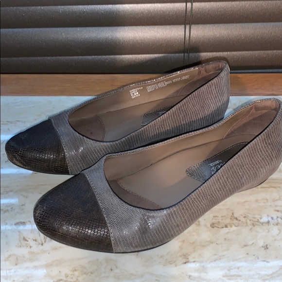 Earthier Size 7.5B EUC Taupe & Brown - Picture 2 of 8